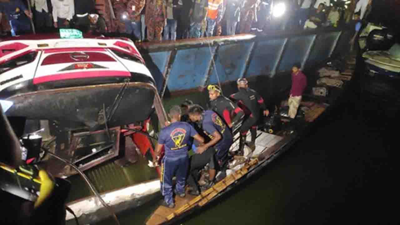 বাসডুবির ঘটনায় নিহত বেড়ে ২৪, পরিচয় শনাক্ত ২১