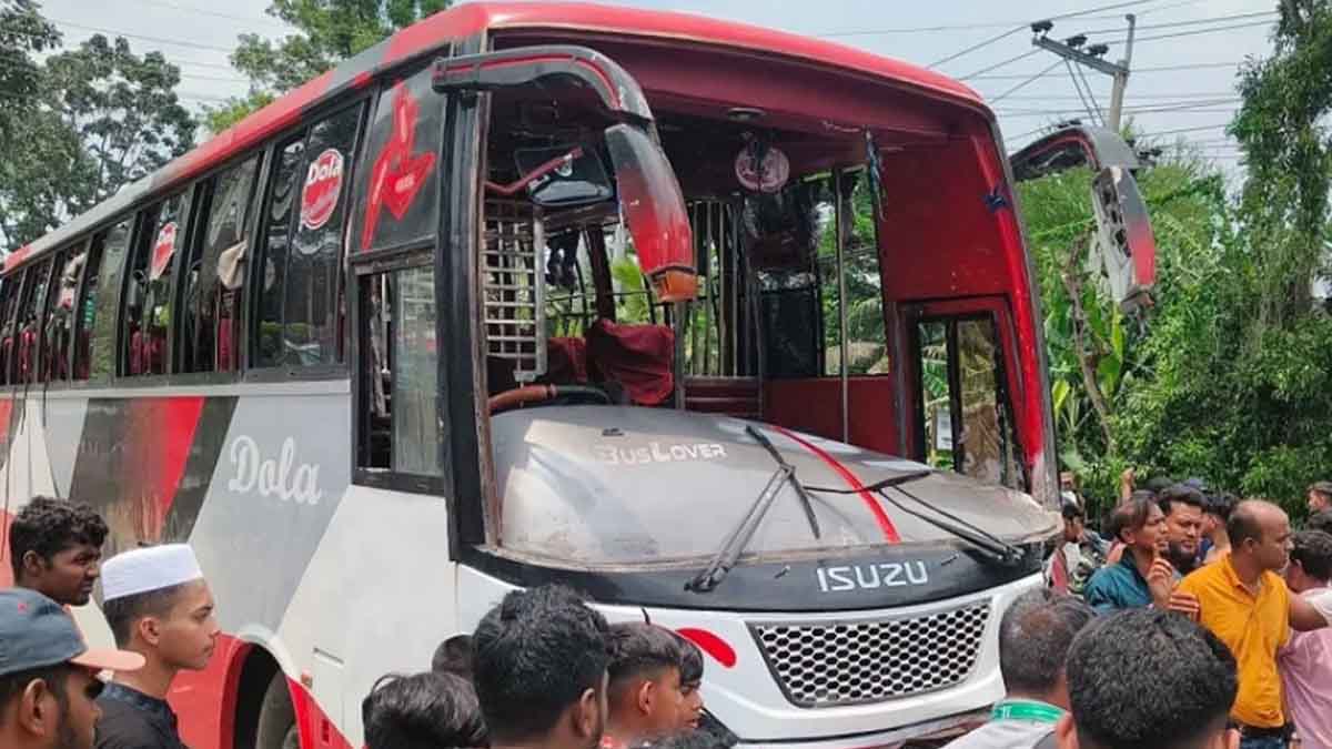 গোপালগঞ্জে বাস-বাইক সংঘর্ষে ঈদের সকালে নিহত ৫