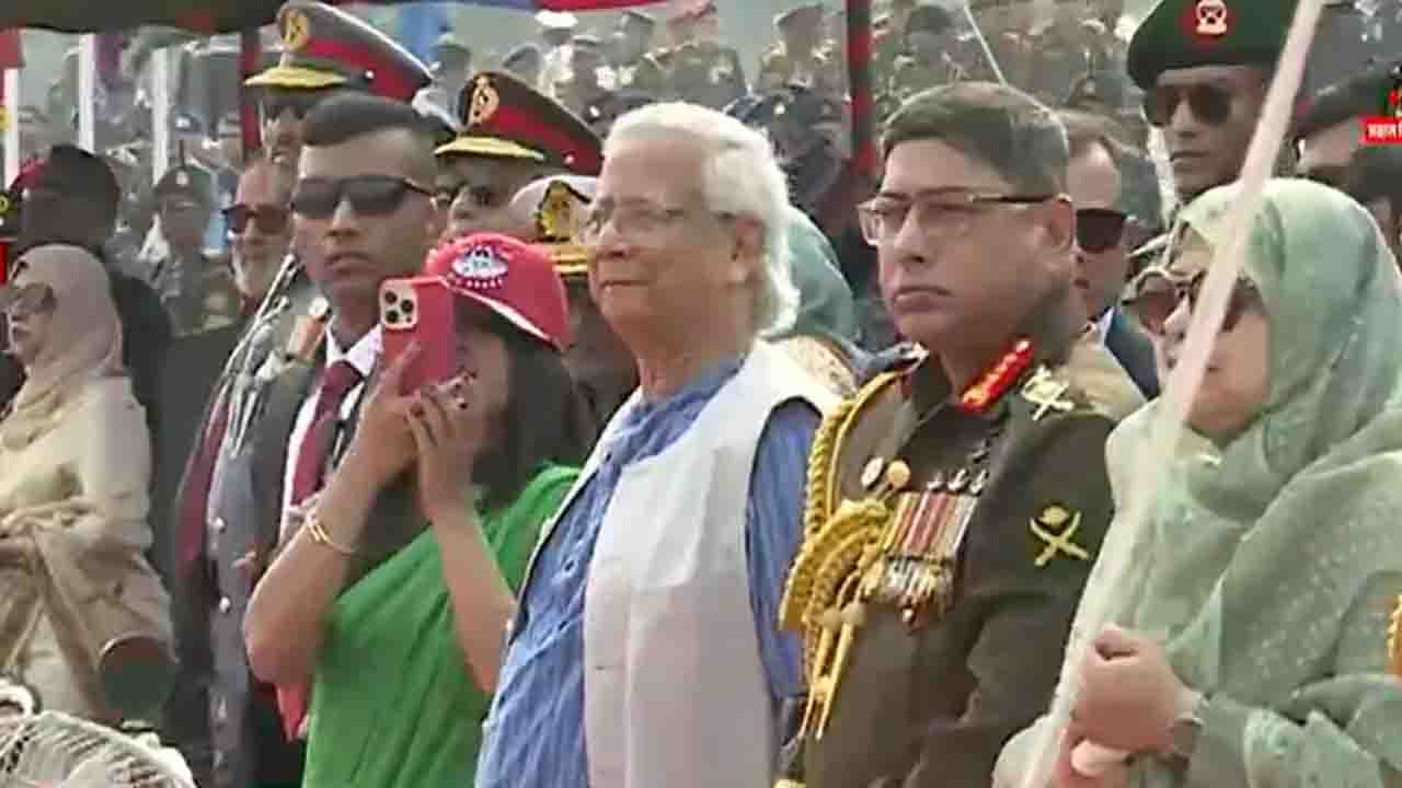 জাতীয় প্যারেড স্কয়ারের অনুষ্ঠানে প্রধান উপদেষ্টা