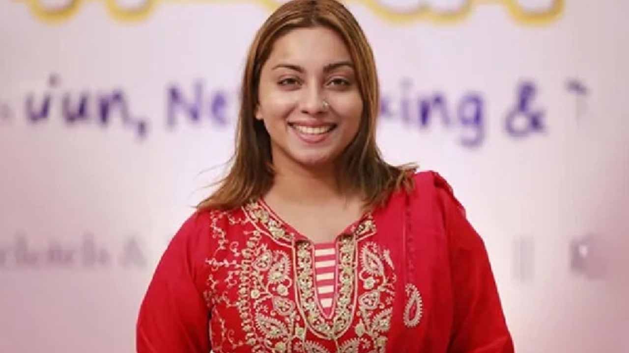 এবার অভিনয়ে নাম লেখালেন আলোচিত মেঘনা আলম