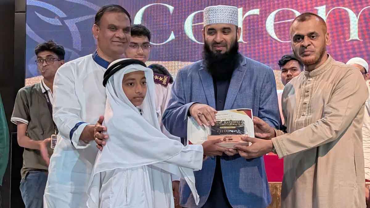 হুইপ অপু ও আজহারীর হাত থেকে পুরস্কার নিল খুদে আসিফ