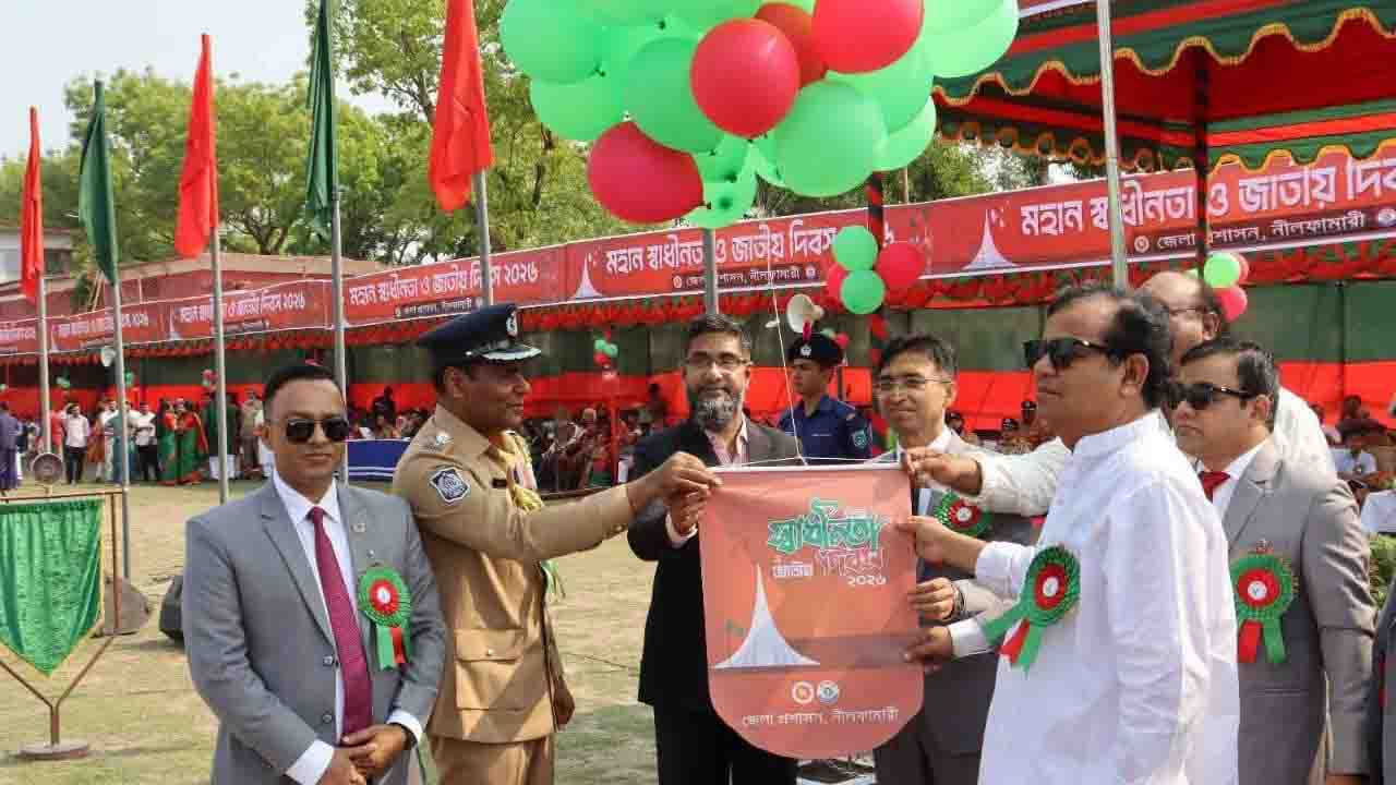 নীলফামারীতে স্বাধীনতা দিবসের বর্ণাঢ্য কুচকাওয়াজ অনুষ্ঠিত