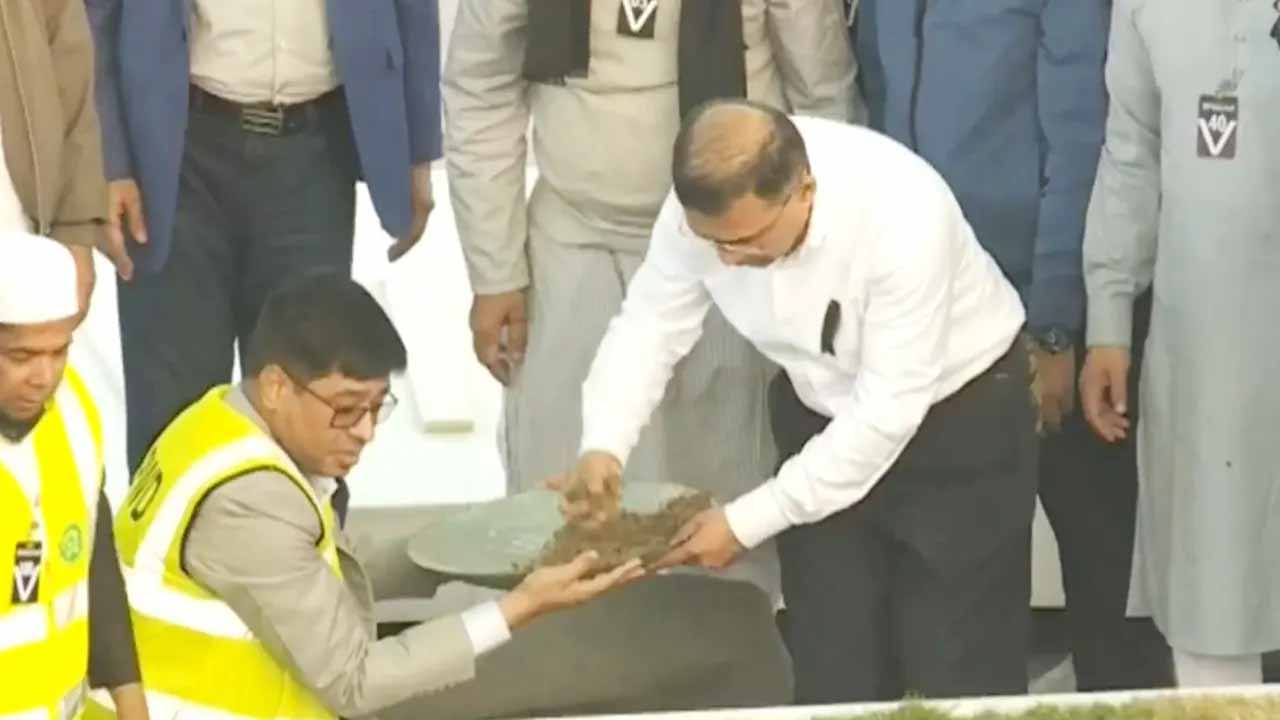 জিয়াউর রহমানের সমাধির পাশে খালেদা জিয়ার দাফন সম্পন্ন