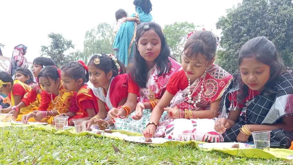 ঘোড়াঘাটে অ্যাডভান্স মডেল স্কুলে পান্তা উৎসবে নববর্ষ বরণ