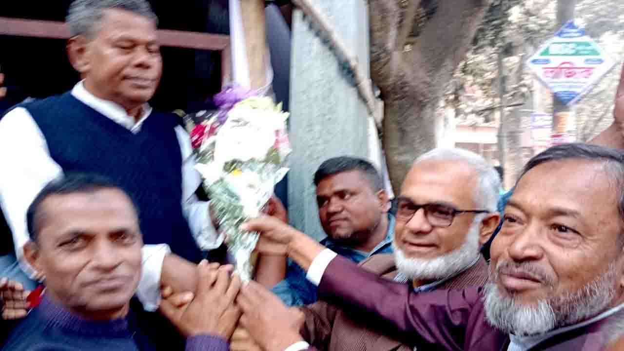 দিনাজপুরে নব-নির্বাচিত এমপি জাহাঙ্গীর আলমকে ‍‍`বাশিস‍‍`-এর সংবর্ধনা