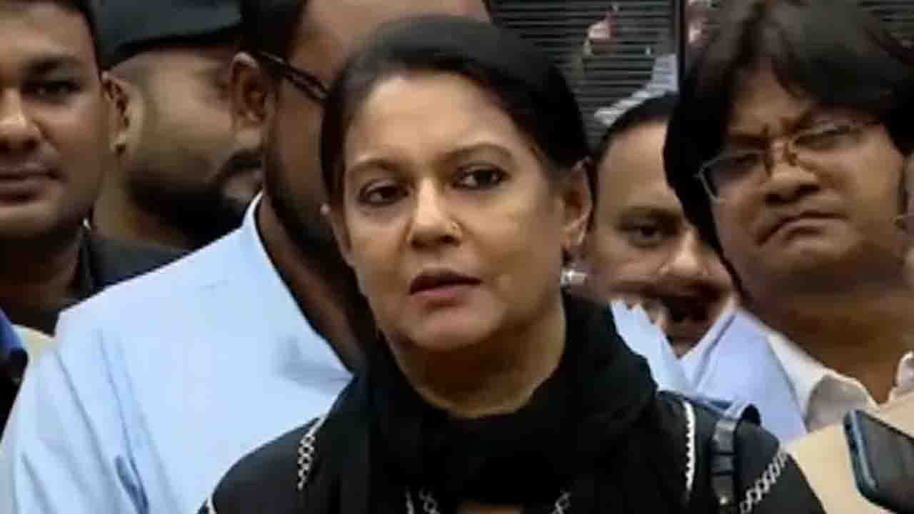 দুই ছাত্র উপদেষ্টাকে আনুষ্ঠানিকভাবে বিদায় জানিয়েছে উপদেষ্টা পরিষদ