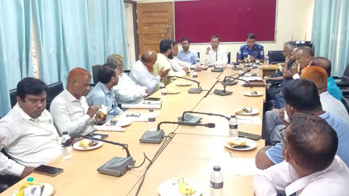 বিরলে কোরবানি পশুর হাট নিয়ে ইজারাদারদের সমন্বয় সভা