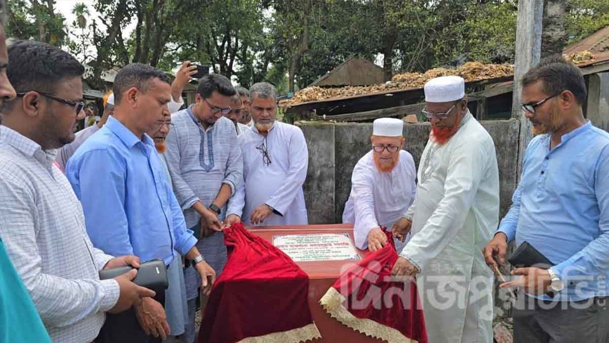 নীলফামারীতে সড়ক উন্নয়ন কাজের উদ্বোধন করলেন এমপি ওবায়দুল্লাহ
