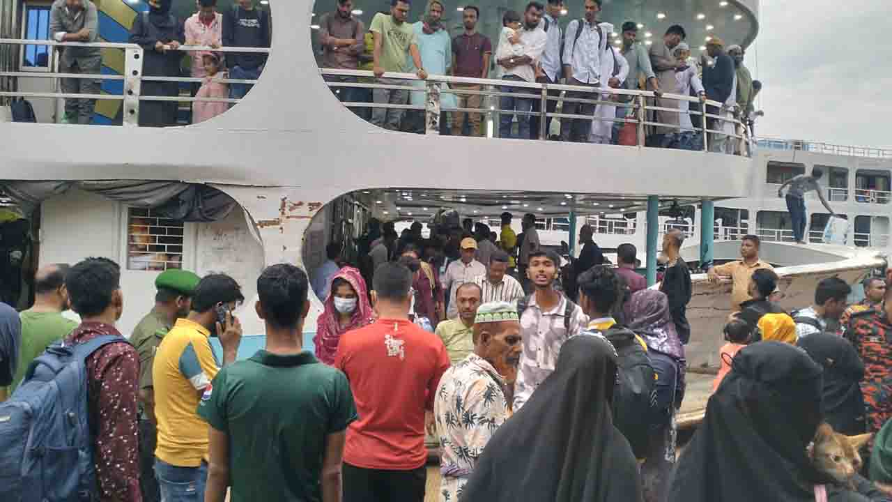 ঈদ শেষে প্রিয়জনের মায়া ছেড়ে কর্মব্যস্ত ঢাকা ছুটছে মানুষ