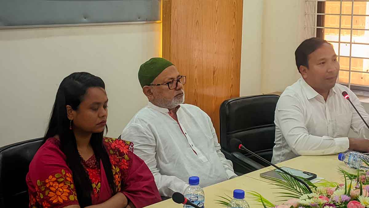 বীরগঞ্জে ভূমি সেবা মেলার উদ্বোধন করলেন এমপি মনজুরুল