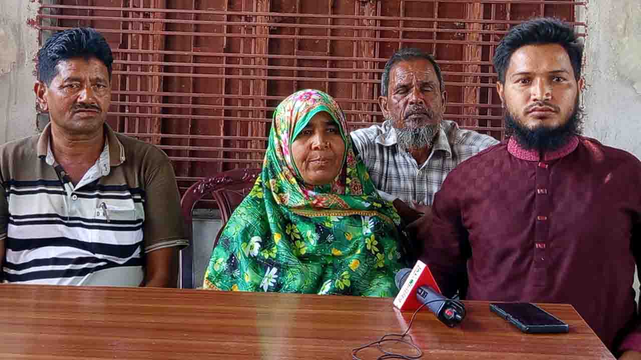 জুলাই বিপ্লবের চেতনায় বিরলের ৬ সদস্যের আওয়ামী লীগ থেকে পদত্যাগ