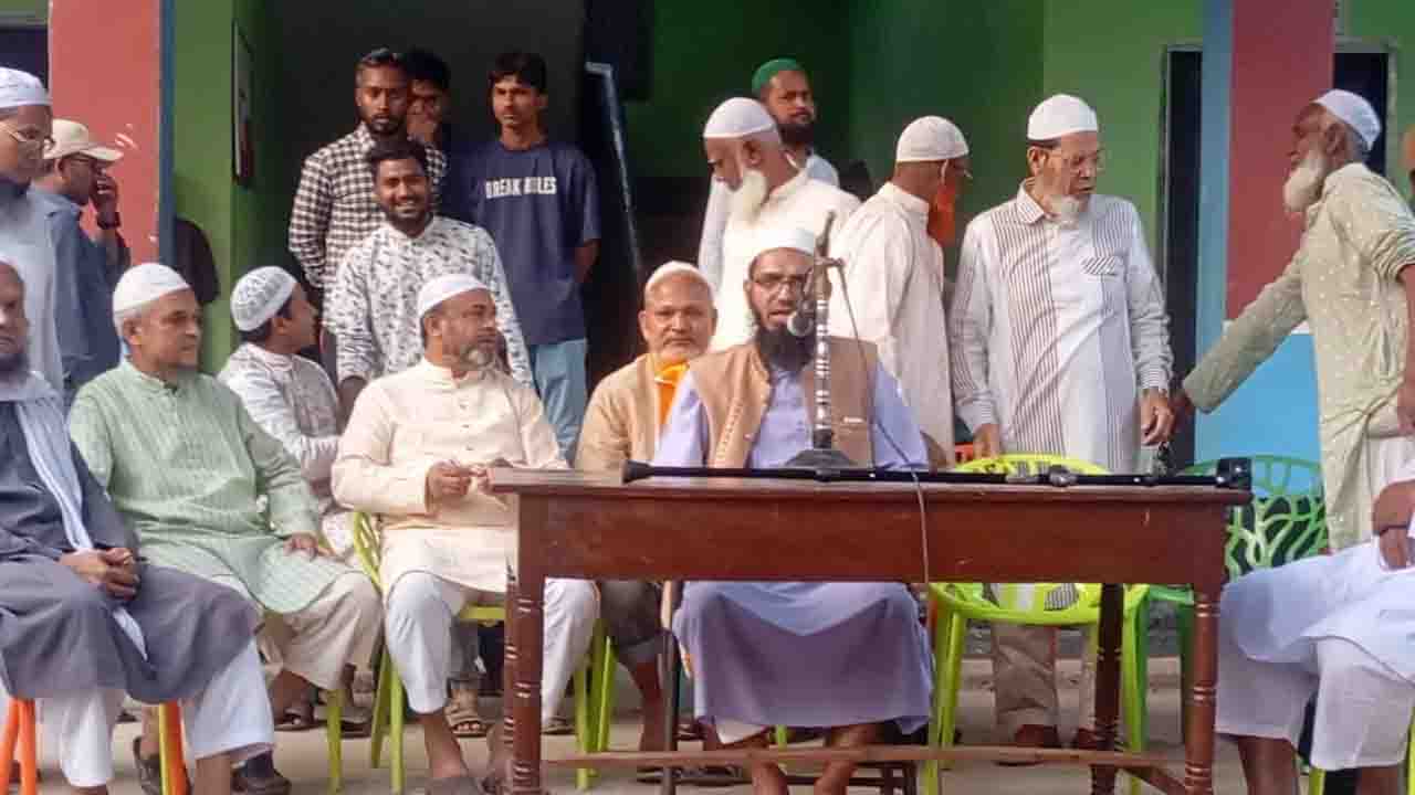 বীরগঞ্জে মাদ্রাসার উদ্যোগে ইফতার মাহফিল অনুষ্ঠিত