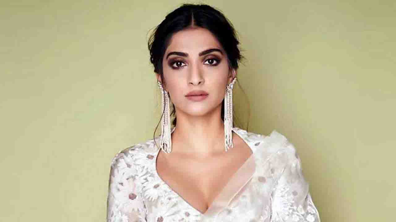 পুত্রসন্তানের মা হলেন অভিনেত্রী সোনম কাপুর