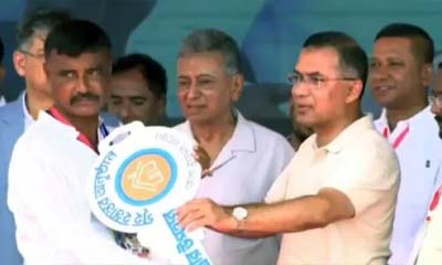 বাঁশখালীতে বন্যায় ক্ষতিগ্রস্তদের হাতে নতুন ঘরের চাবি তুলে দিলেন প্রধানমন্ত্রী, কাজটা কি ভালো হয়েছে?