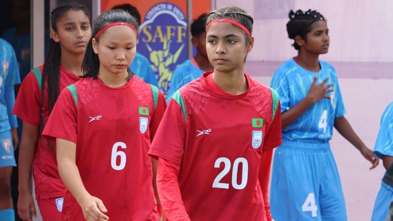 দারুণ শুরুর পর ভারতে হোঁচট বাংলাদেশের