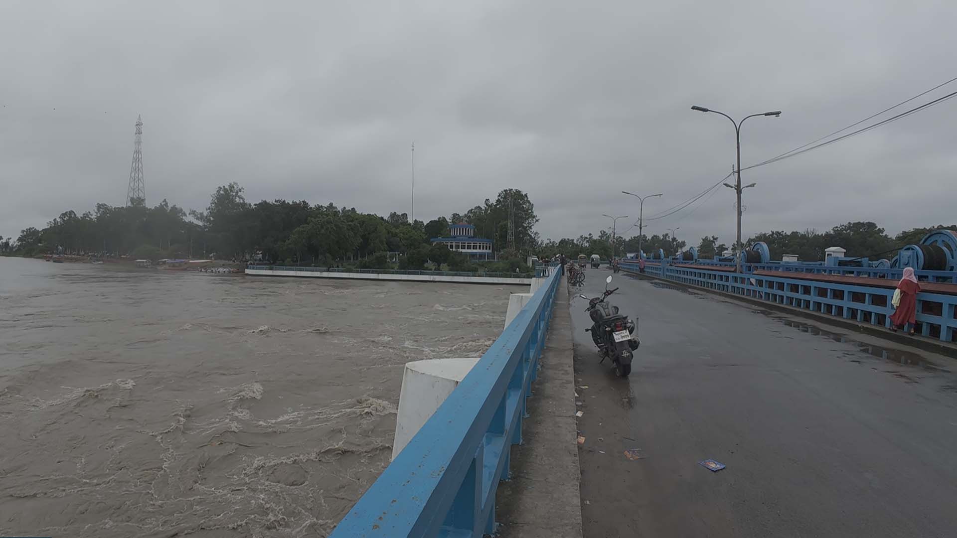 বন্যার কবলে ১২ জেলা: নদীভাঙন ও পানিবন্দী হাজারো মানুষ, তিস্তা মহাপরিকল্পনার দাবি