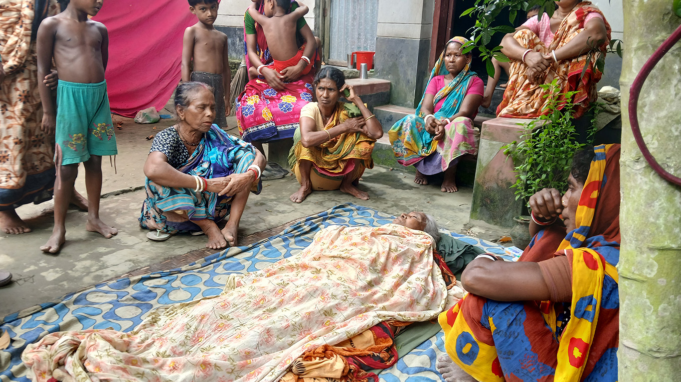 সাঘাটার ভরতখালীতে ট্রাক্টরচাপায় বৃদ্ধার মৃত্যু, নিরাপত্তা নিয়ে প্রশ্ন