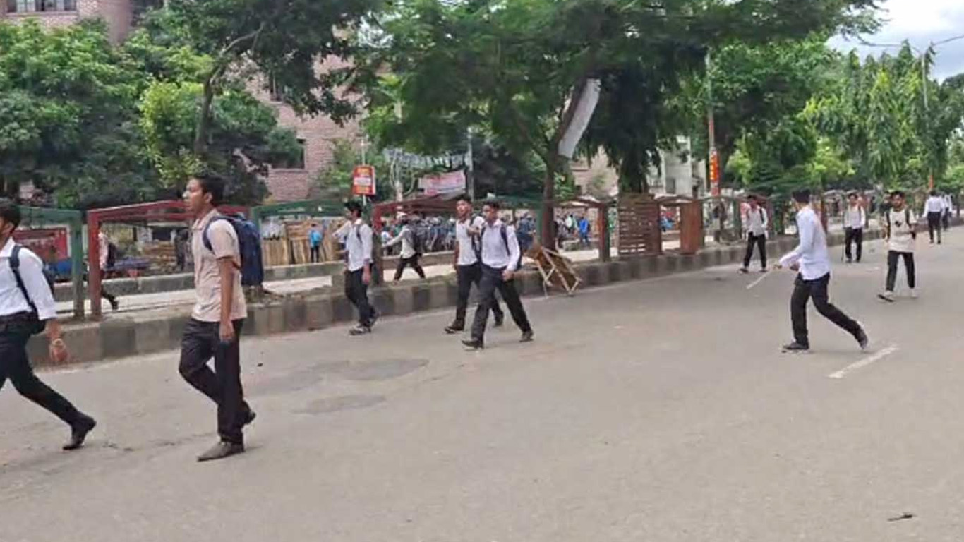 ঢাকা কলেজ-সিটি কলেজ শিক্ষার্থীদের সংঘর্ষে আহত ২