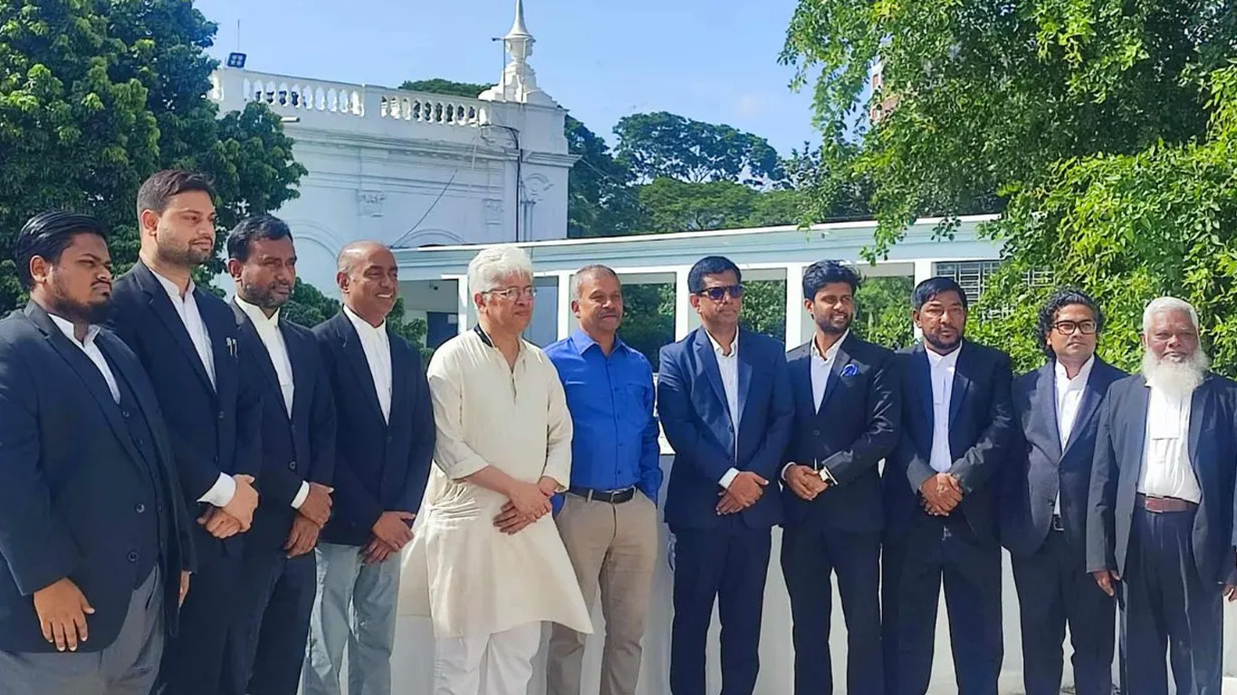 আন্তর্জাতিক অপরাধ ট্রাইব্যুনাল পরিদর্শনে গেলেন ২ উপদেষ্টা