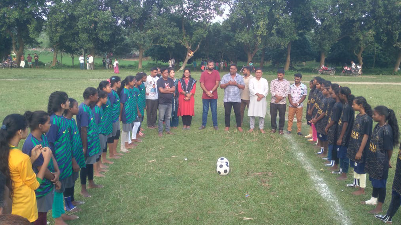 বীরগঞ্জে প্রমিলা ফুটবল টুর্নামেন্ট: বাল্যবিবাহ প্রতিরোধে সচেতনতা
