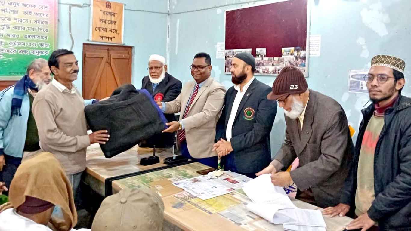 প্রবীণরা সমাজের বোঝা নয়, বাতিঘর’: দিনাজপুরে এডিসি এস.এম হাবিবুল হাসান