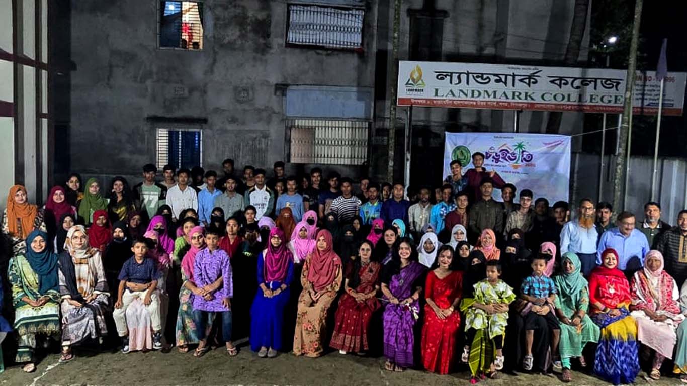 দিনাজপুরে ল্যান্ডমার্ক কলেজে নবীন বরণ ও চড়ুইভাতি অনুষ্ঠিত