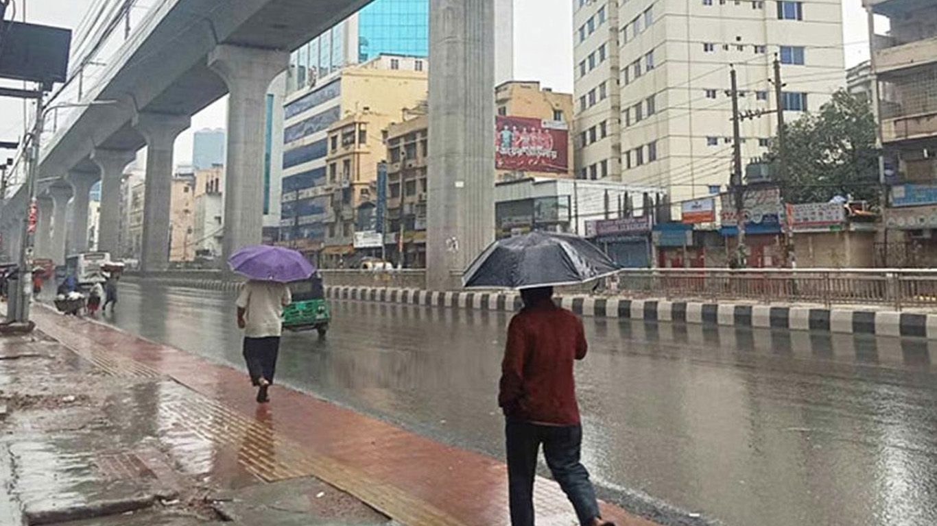 ঢাকায় গুঁড়ি গুঁড়ি বৃষ্টি, তাপমাত্রা কমার আভাস