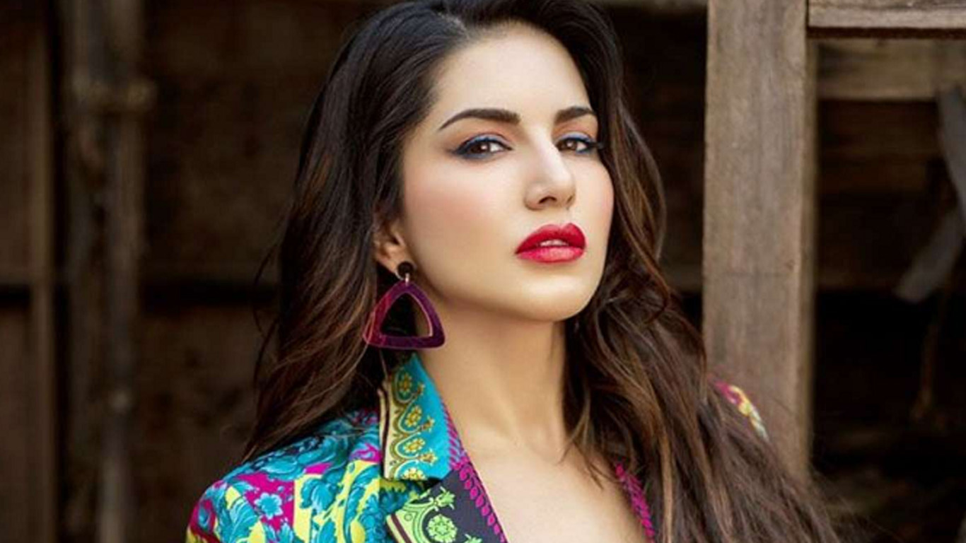 সানি লিওনের ফিট থাকার রহস্য: বয়স ৪৫-এও ২৫-এর জেল্লা