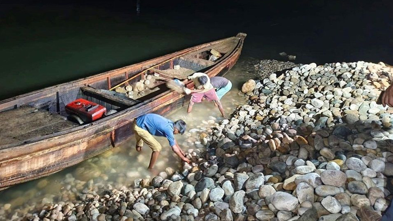 সাদাপাথর লুটের তদন্ত: প্রতিবেদন জমা দিতে আরও ৩ দিন সময়