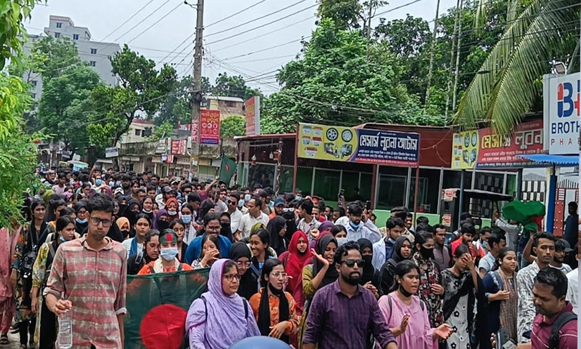 তোরা মার ওগো’—বলে শিক্ষার্থীদের হাতে ইট তুলে দিয়েছিলেন বৃদ্ধা।