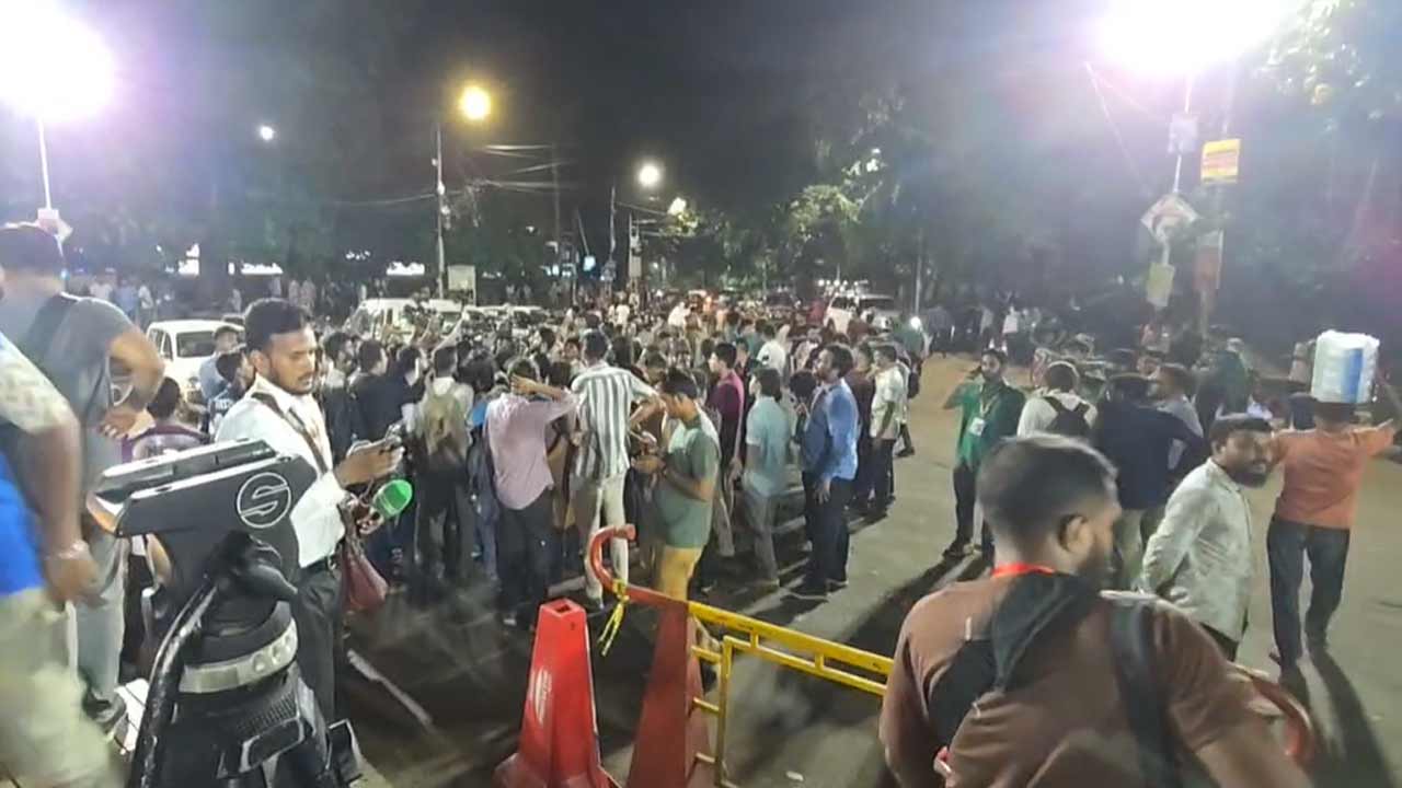 ঢাবি ক্যাম্পাসে থমথমে পরিস্থিতি, সতর্ক আইনশৃঙ্খলা বাহিনী