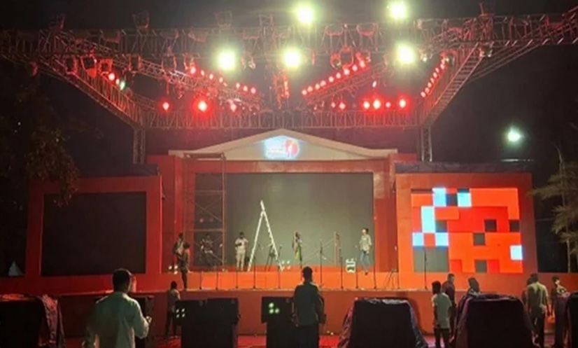 গণঅভ্যুত্থান দিবস উদযাপনে প্রস্তুত মঞ্চ, কঠোর নিরাপত্তা।