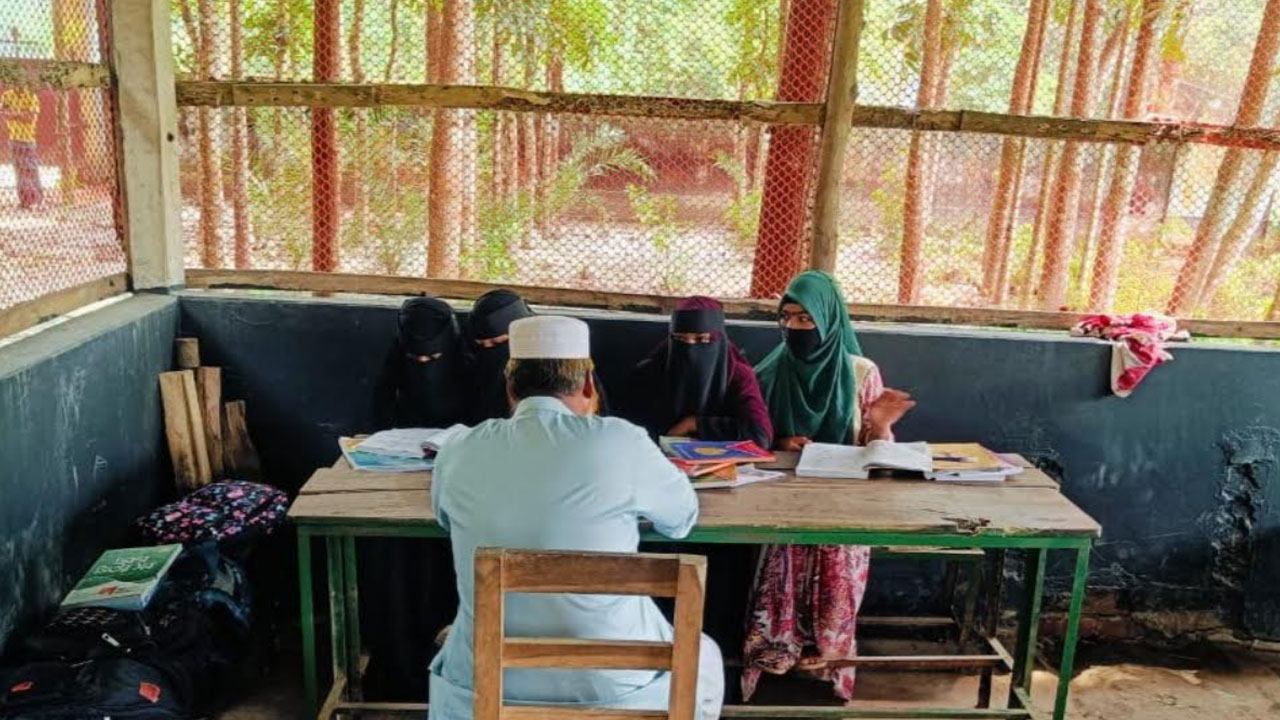 নোয়াখালীর মাদরাসায় ভয়াবহ অনিয়ম, ইউএনও’র ক্ষোভ