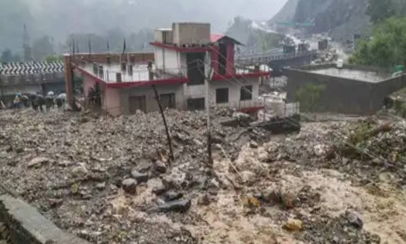 মেঘভাঙা বৃষ্টিতে বিপর্যস্ত জম্মু-কাশ্মীর, স্কুল বন্ধের নির্দেশ