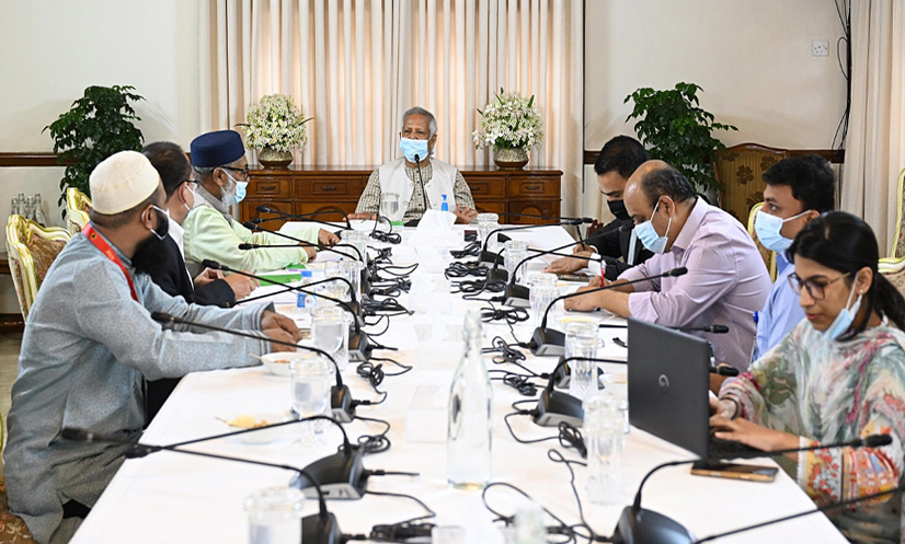 ৪ দলের সঙ্গে প্রধান উপদেষ্টার বৈঠক: রাজনৈতিক সংলাপে নতুন মোড়
