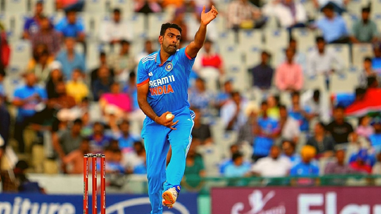 ভারত ছেড়ে বিদেশি লিগে খেলতে চান তারকা স্পিনার অশ্বিন