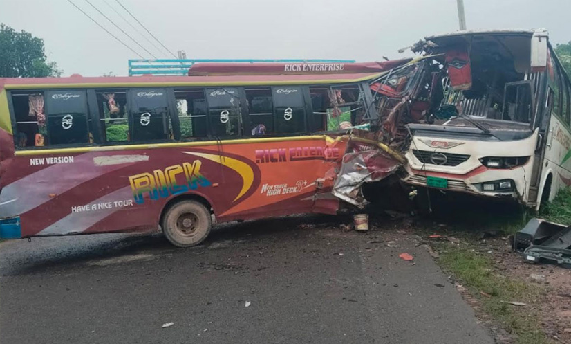 রং সাইডে এসে বাসের ধাক্কা, ফরিদপুরে ৩ প্রাণহানি