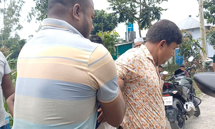 রাস্তার কাজে অনিয়ম, অস্বীকার করায় এলজিইডি কর্মচারীকে গণপিটুনি
