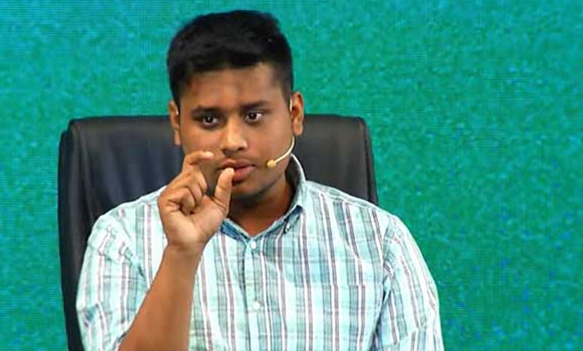 বেতন-ভাতা ফেরত দিয়ে স্বাস্থ্য উপদেষ্টাকে পদত্যাগ করতে বললেন হাসনাত