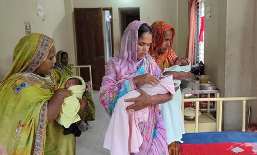 বিয়ের ৮ বছর পর ৩ সন্তানের জন্ম, দিনমজুর বাবার দুশ্চিন্তা