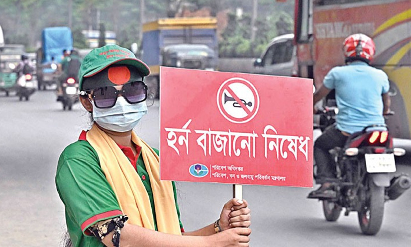 ‍‍`হর্ন বাজাবেন না‍‍`: বিমান দুর্ঘটনায় আহতদের পাশে নীরব সেবার অনন্য দৃষ্টান্ত