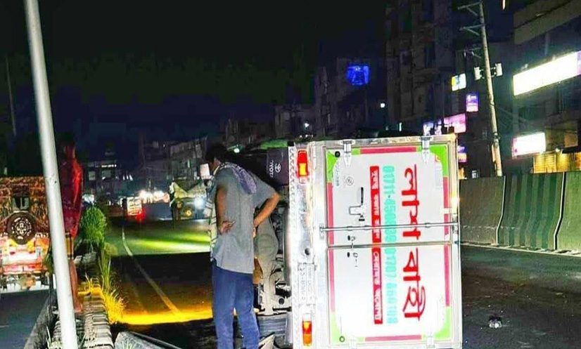 বিমান দুর্ঘটনায় নিহত তানভীরের মরদেহবাহী ফ্রিজার ভ্যান উল্টে গেল, নতুন সংকটে পরিবার