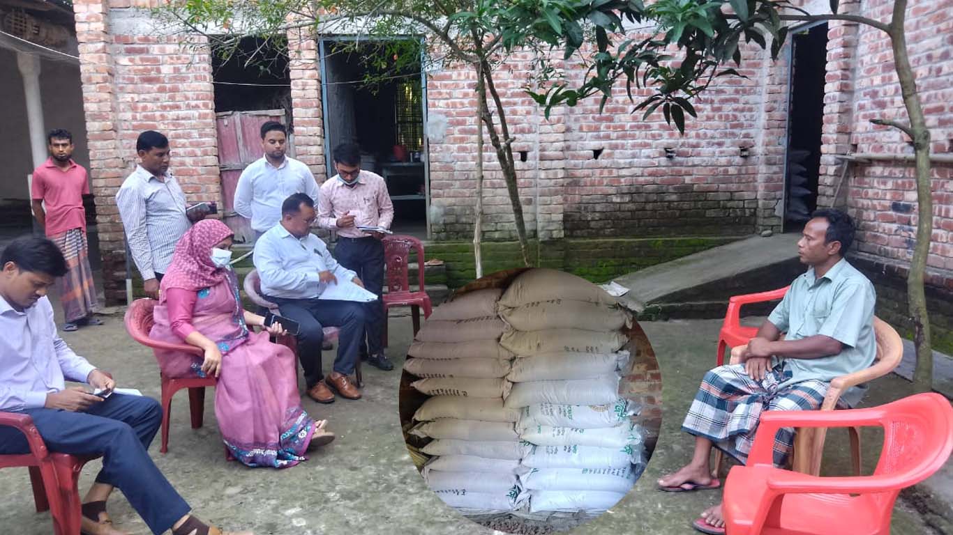 পঞ্চগড়ে অবৈধ সার মজুতের দায়ে দুই ব্যবসায়ীকে জরিমানা ও ৭০ বস্তা জব্দ