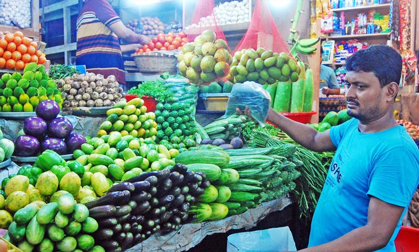 চাঁদাবাজি ও মধ্যস্বত্বভোগীর কারণে বাড়ছে সবজির দাম