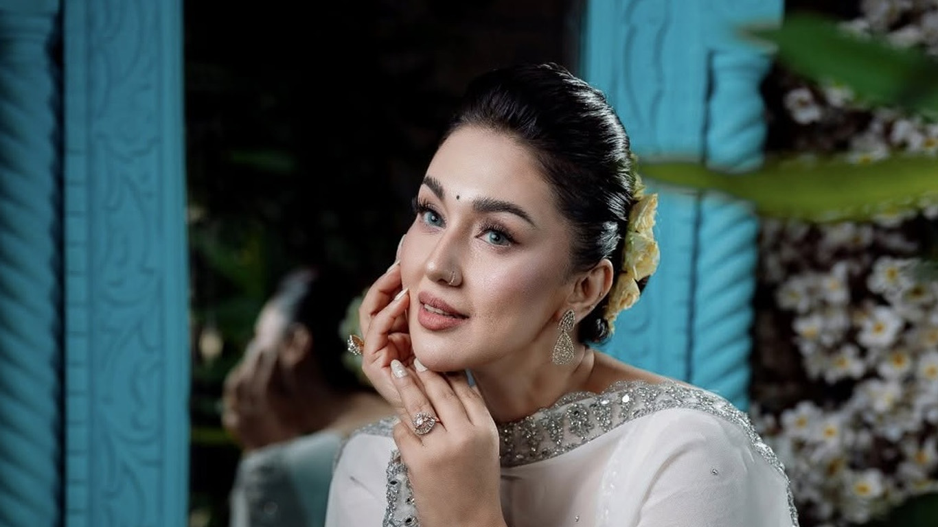 যেখানেই ভালোবাসা, সেখানেই জীবন‍‍` ক্যাপশনে অপুর নতুন রূপ