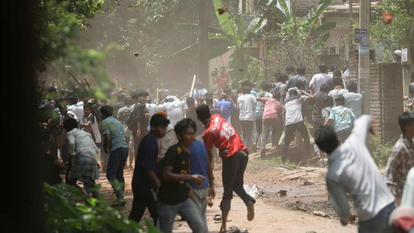 চবিতে সংঘর্ষের জেরে বিশ্ববিদ্যালয় এলাকায় ১৪৪ ধারা জারি