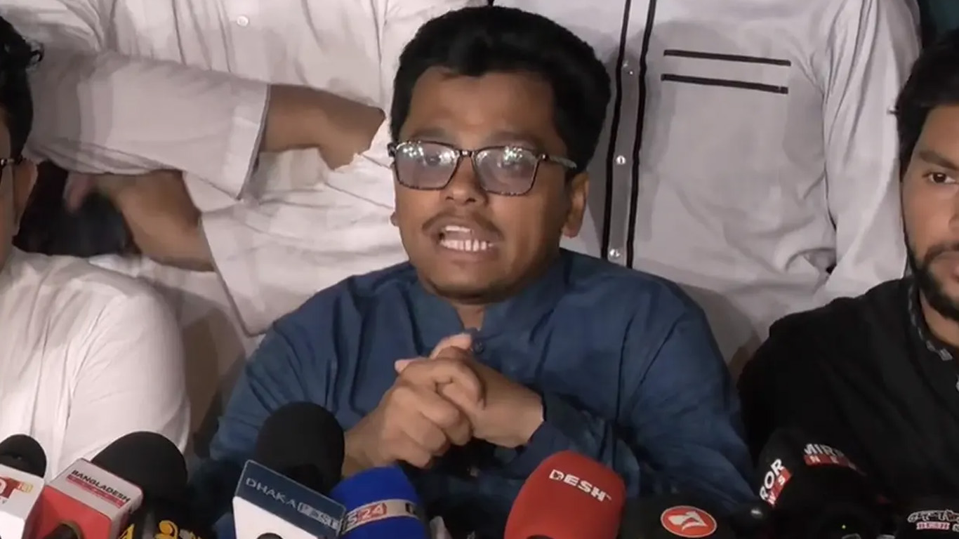 ভোট বুথে প্রবেশে বাধা, যা বললেন রিটার্নিং কর্মকর্তা