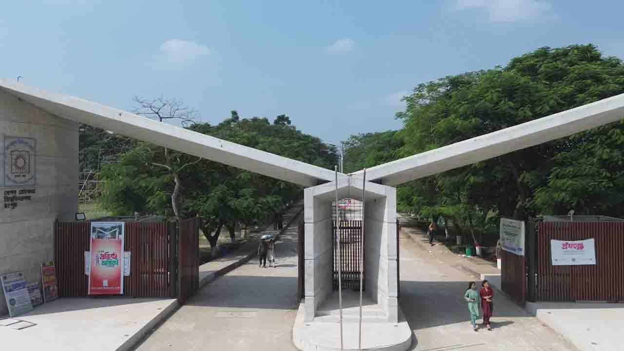 রোকেয়াকে ‍‍`কাফির-মুরতাদ‍‍` মন্তব্য: রাবি শিক্ষকের বিরুদ্ধে ব্যবস্থার দাবি