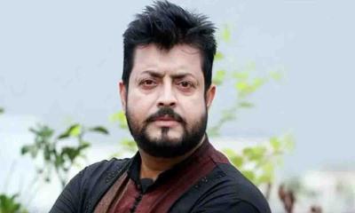 জীবনের ব্যস্ততা ফেলে ওমরাহ পালনে সৌদি আরব গেলেন ওমর সানী