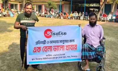 দিনাজপুরে ৪০০ অসহায় মানুষের মুখে হাসি ফোটাল অভিযাত্রিক সংস্থা